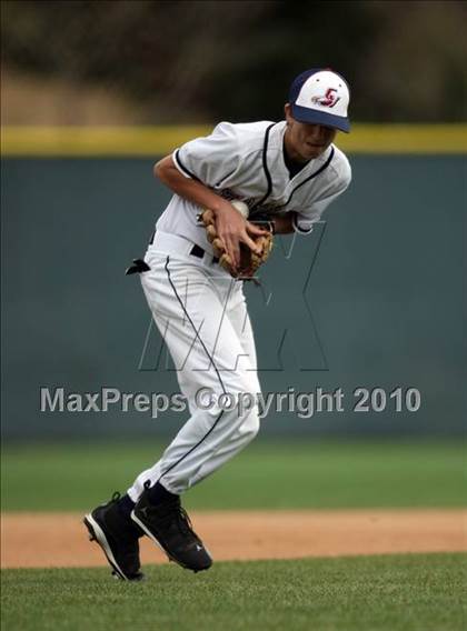 Thumbnail 1 in Los Amigos vs. Capistrano Valley Christian photogallery.