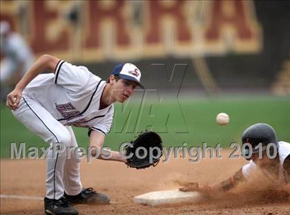Thumbnail 2 in Los Amigos vs. Capistrano Valley Christian photogallery.