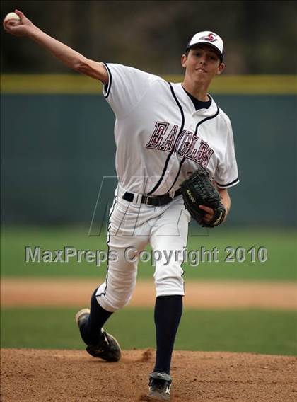 Thumbnail 2 in Los Amigos vs. Capistrano Valley Christian photogallery.