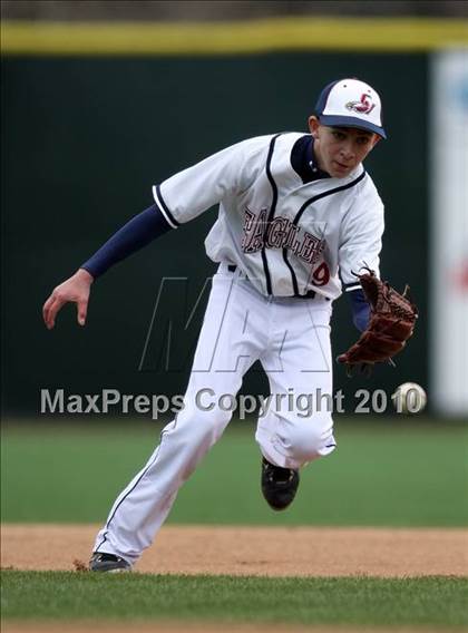 Thumbnail 3 in Los Amigos vs. Capistrano Valley Christian photogallery.