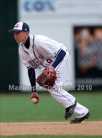 Thumbnail 2 in Los Amigos vs. Capistrano Valley Christian photogallery.
