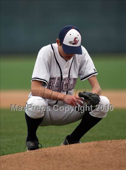Thumbnail 2 in Los Amigos vs. Capistrano Valley Christian photogallery.