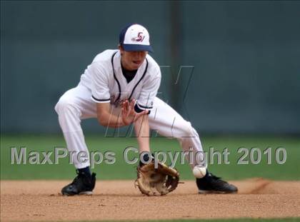 Thumbnail 2 in Los Amigos vs. Capistrano Valley Christian photogallery.