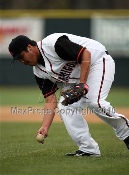 Thumbnail 2 in Los Amigos vs. Capistrano Valley Christian photogallery.