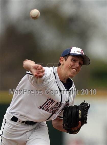Thumbnail 2 in Los Amigos vs. Capistrano Valley Christian photogallery.