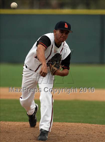 Thumbnail 1 in Los Amigos vs. Capistrano Valley Christian photogallery.