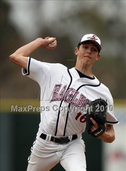 Thumbnail 1 in Los Amigos vs. Capistrano Valley Christian photogallery.