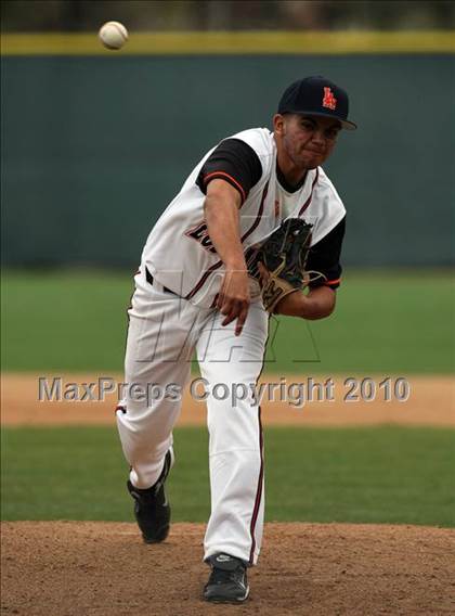 Thumbnail 1 in Los Amigos vs. Capistrano Valley Christian photogallery.
