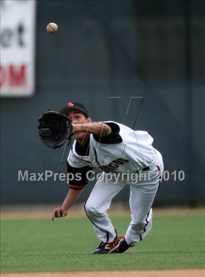 Thumbnail 1 in Los Amigos vs. Capistrano Valley Christian photogallery.