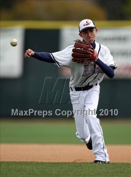Thumbnail 3 in Los Amigos vs. Capistrano Valley Christian photogallery.