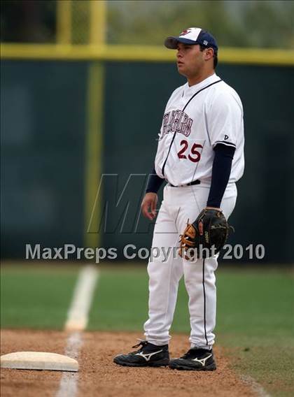 Thumbnail 2 in Los Amigos vs. Capistrano Valley Christian photogallery.