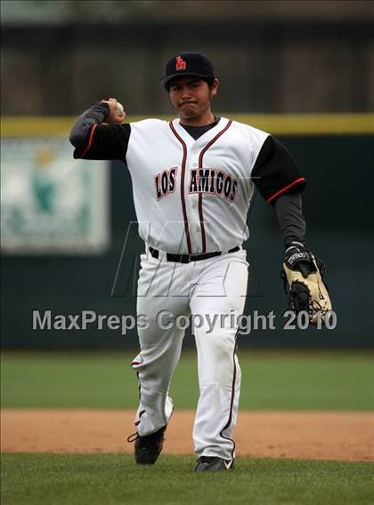 Thumbnail 2 in Los Amigos vs. Capistrano Valley Christian photogallery.