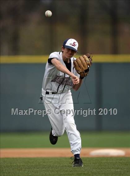 Thumbnail 2 in Los Amigos vs. Capistrano Valley Christian photogallery.