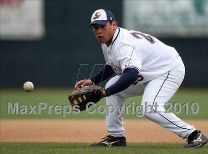 Thumbnail 3 in Los Amigos vs. Capistrano Valley Christian photogallery.