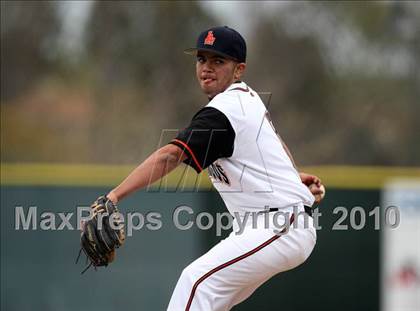 Thumbnail 2 in Los Amigos vs. Capistrano Valley Christian photogallery.