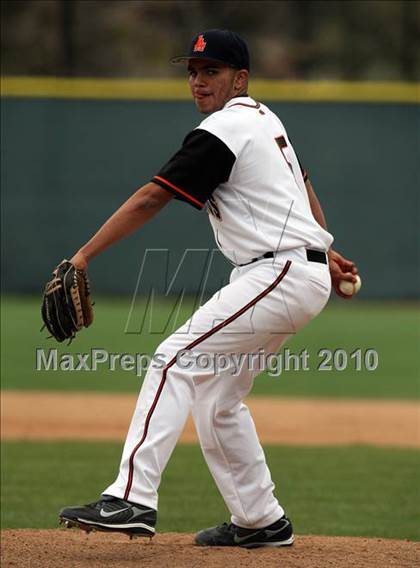 Thumbnail 2 in Los Amigos vs. Capistrano Valley Christian photogallery.