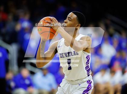 Thumbnail 3 in Creighton Prep vs. Omaha Central photogallery.