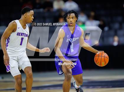 Thumbnail 3 in Creighton Prep vs. Omaha Central photogallery.