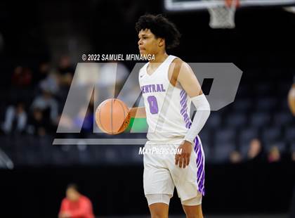 Thumbnail 3 in Creighton Prep vs. Omaha Central photogallery.