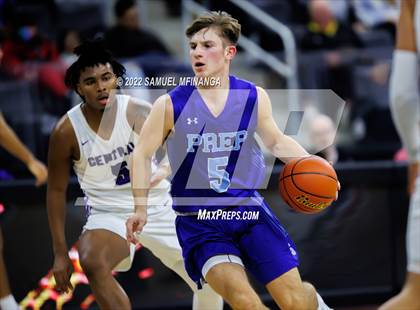 Thumbnail 1 in Creighton Prep vs. Omaha Central photogallery.
