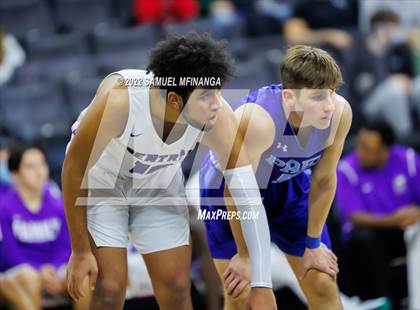 Thumbnail 2 in Creighton Prep vs. Omaha Central photogallery.