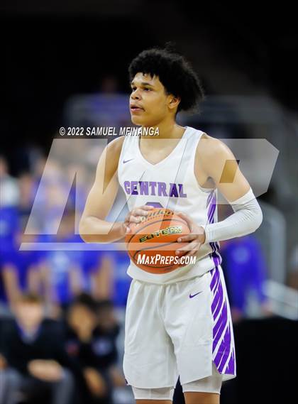 Thumbnail 3 in Creighton Prep vs. Omaha Central photogallery.