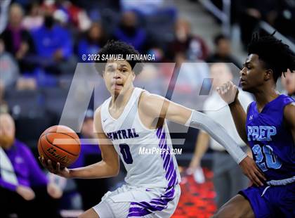 Thumbnail 2 in Creighton Prep vs. Omaha Central photogallery.