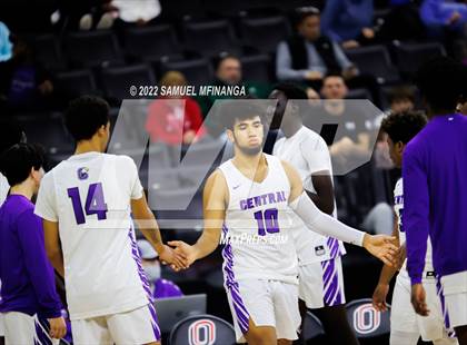 Thumbnail 2 in Creighton Prep vs. Omaha Central photogallery.