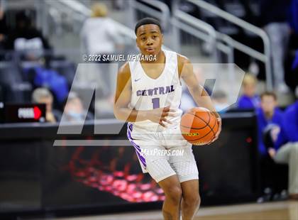 Thumbnail 3 in Creighton Prep vs. Omaha Central photogallery.