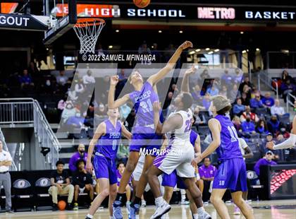 Thumbnail 2 in Creighton Prep vs. Omaha Central photogallery.
