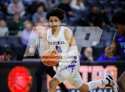 Thumbnail 2 in Creighton Prep vs. Omaha Central photogallery.