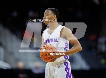 Thumbnail 3 in Creighton Prep vs. Omaha Central photogallery.