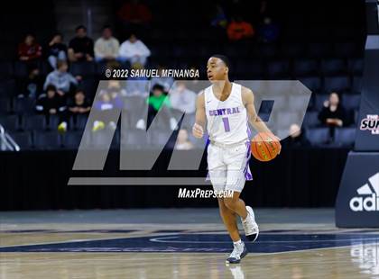 Thumbnail 2 in Creighton Prep vs. Omaha Central photogallery.