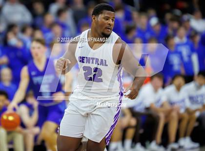 Thumbnail 2 in Creighton Prep vs. Omaha Central photogallery.