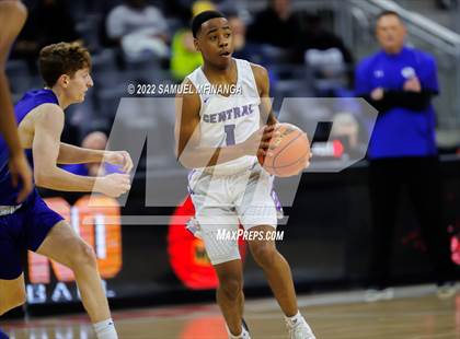 Thumbnail 3 in Creighton Prep vs. Omaha Central photogallery.