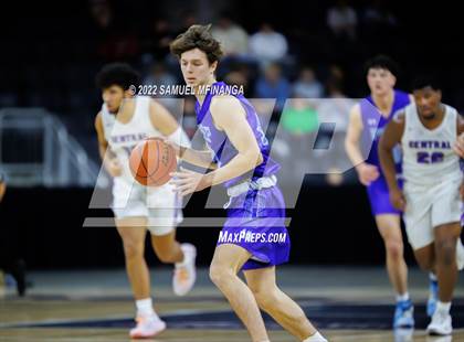 Thumbnail 2 in Creighton Prep vs. Omaha Central photogallery.