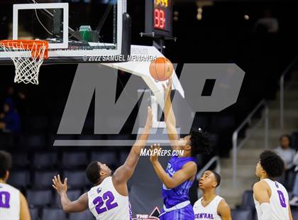 Thumbnail 2 in Creighton Prep vs. Omaha Central photogallery.