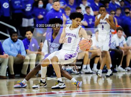 Thumbnail 2 in Creighton Prep vs. Omaha Central photogallery.