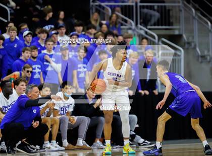 Thumbnail 3 in Creighton Prep vs. Omaha Central photogallery.