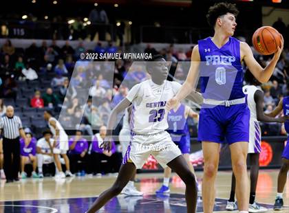 Thumbnail 2 in Creighton Prep vs. Omaha Central photogallery.