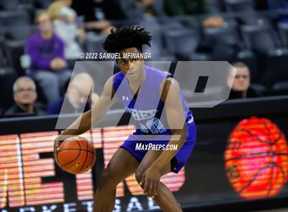 Thumbnail 2 in Creighton Prep vs. Omaha Central photogallery.