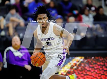 Thumbnail 3 in Creighton Prep vs. Omaha Central photogallery.