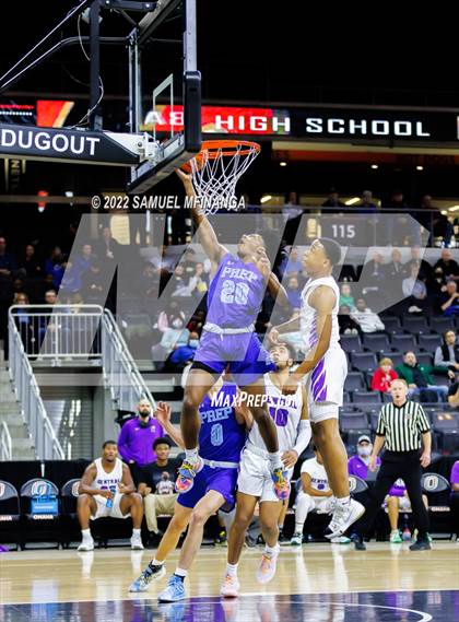 Thumbnail 2 in Creighton Prep vs. Omaha Central photogallery.