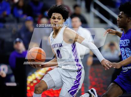 Thumbnail 1 in Creighton Prep vs. Omaha Central photogallery.