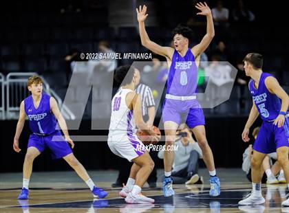 Thumbnail 2 in Creighton Prep vs. Omaha Central photogallery.