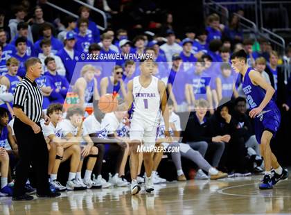 Thumbnail 3 in Creighton Prep vs. Omaha Central photogallery.