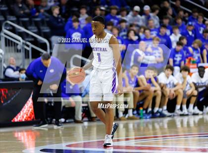 Thumbnail 2 in Creighton Prep vs. Omaha Central photogallery.