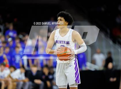 Thumbnail 2 in Creighton Prep vs. Omaha Central photogallery.