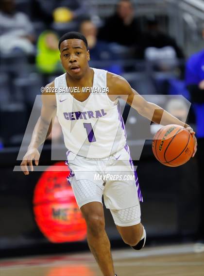 Thumbnail 2 in Creighton Prep vs. Omaha Central photogallery.