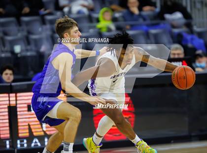 Thumbnail 2 in Creighton Prep vs. Omaha Central photogallery.